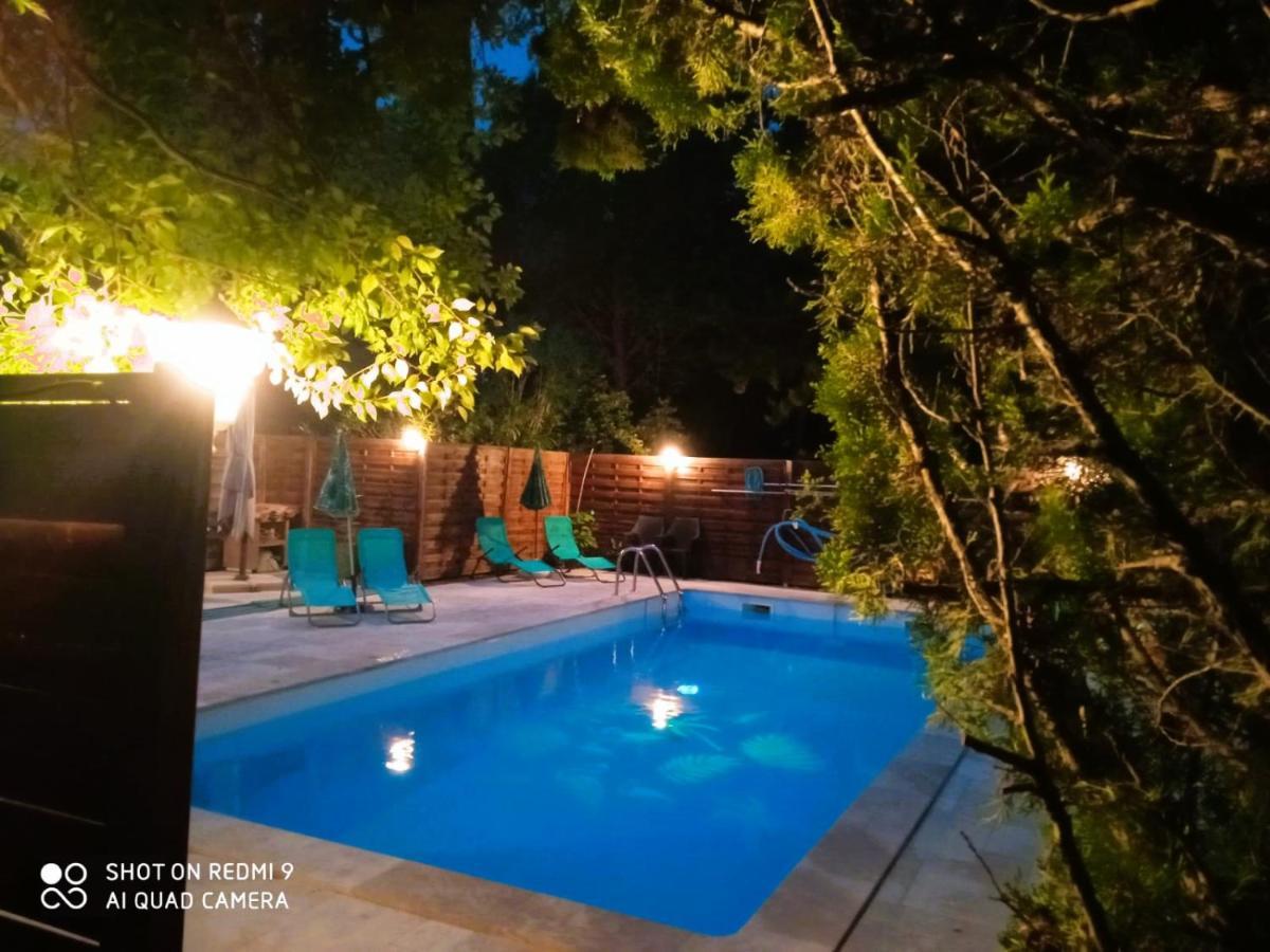 Chambre Independante Piscine, Parc, Cuisine... Brézilhac Esterno foto